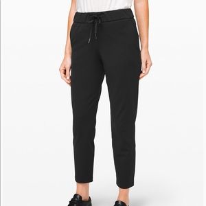 NWOT lululemon on the fly 7/8 pant in black size 6